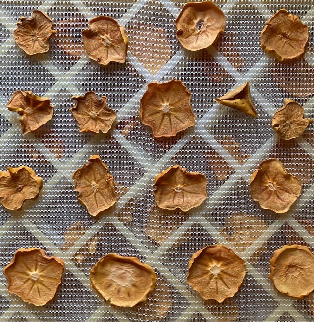 kaki slices